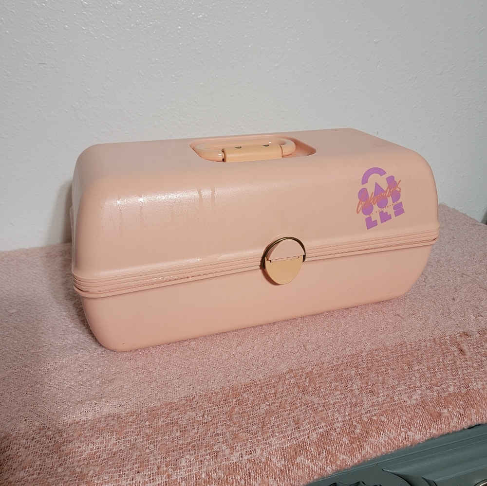 Vintage makeup case